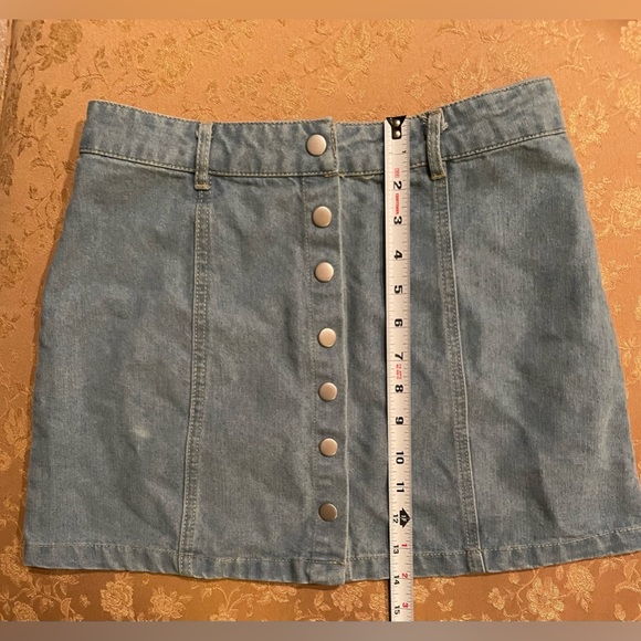 NWOT Button Up Denim Mini Skirt. Size Small. - Picture 4 of 7